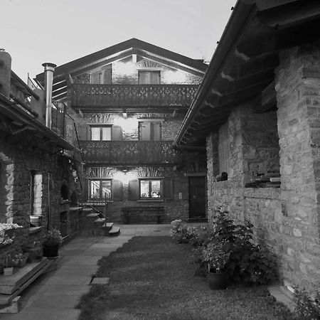 Suite Del Villaggio Sarre Exterior foto