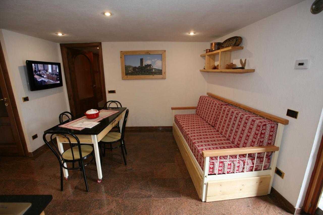 Suite Del Villaggio Sarre Exterior foto