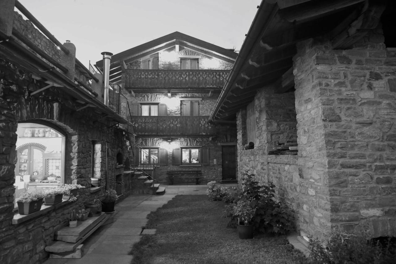 Suite Del Villaggio Sarre Exterior foto