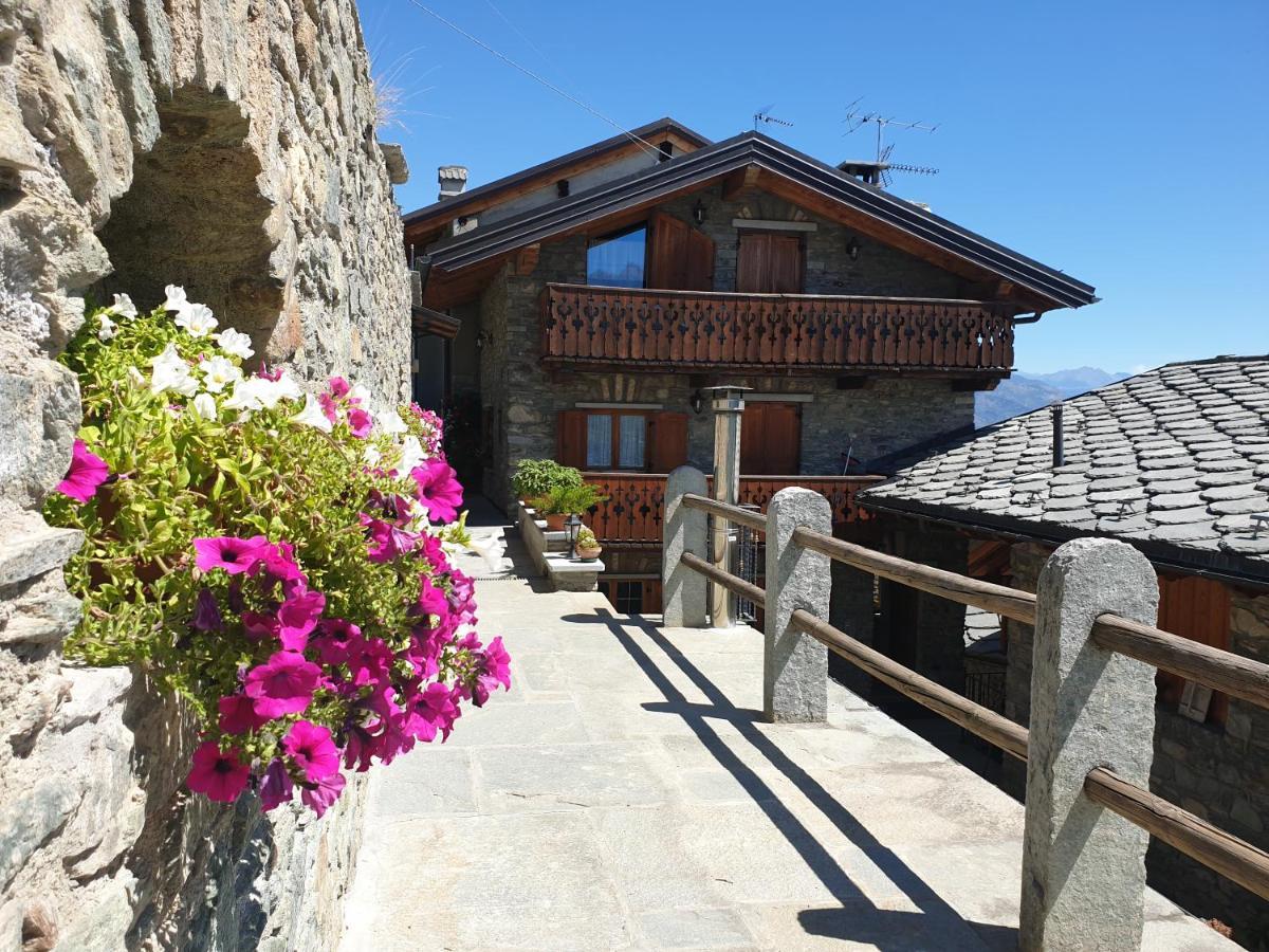 Suite Del Villaggio Sarre Exterior foto