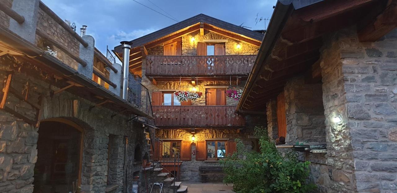 Suite Del Villaggio Sarre Exterior foto