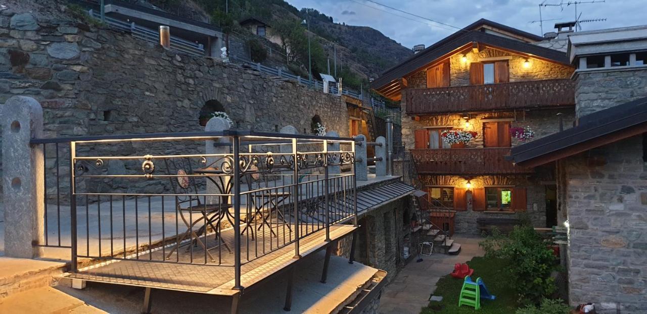 Suite Del Villaggio Sarre Exterior foto
